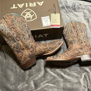 NWT ARIAT ATS PRO Cowboy Boot Size 10 Brown and Blue Cheetah Print